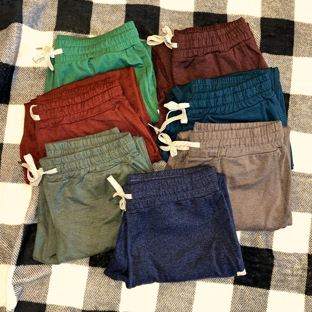 *LOT* of 7 pairs, Vuori Performance Joggers - XS